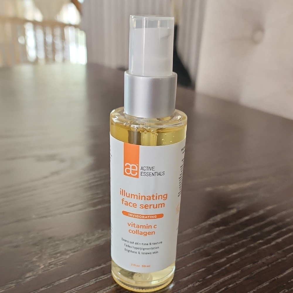 NWOT Illuminating Face Serum - Orange